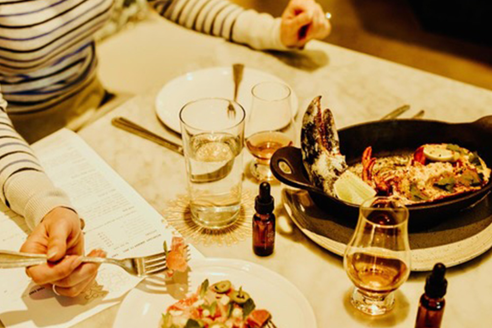 Easy Bistro, a restaurant accepting Valentine’s Day reservations in Chattanooga, TN.